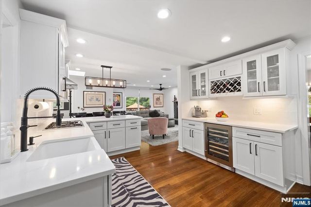 734 Greentree Lane, Oradell, NJ 07649