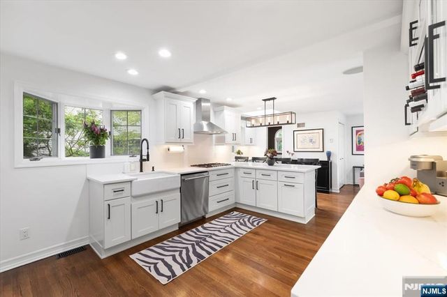 734 Greentree Lane, Oradell, NJ 07649