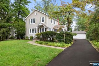 734 Greentree Lane, Oradell, NJ 07649