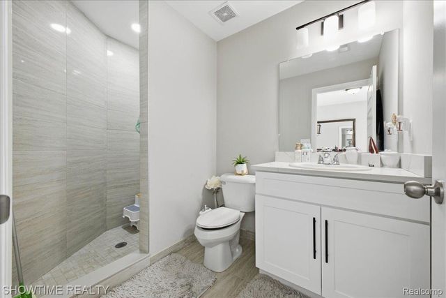 19782 Chase Drive, Macomb Township, MI 48042