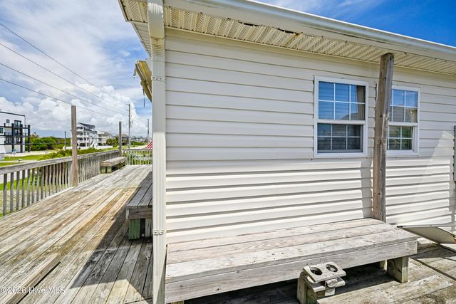 3210 Island Drive, Sneads Ferry, NC 28460