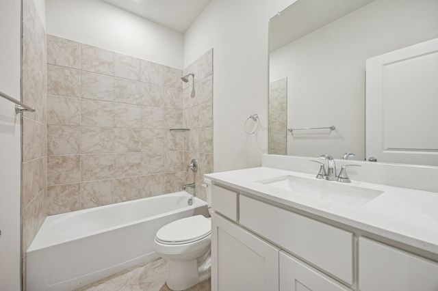 812 Tesslynn Avenue, Godley, TX 76044