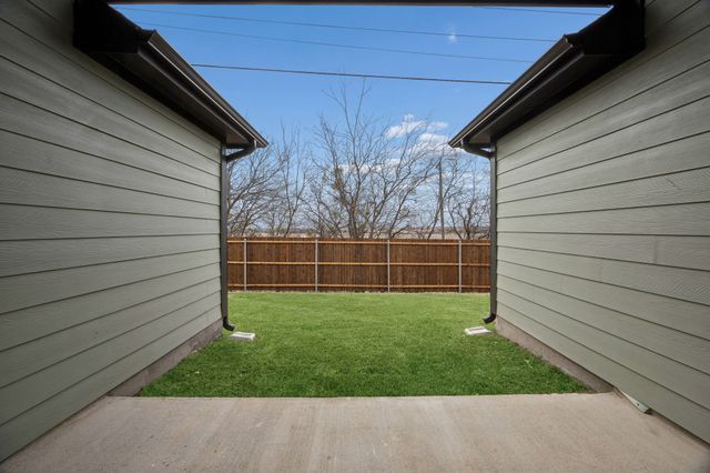 812 Tesslynn Avenue, Godley, TX 76044