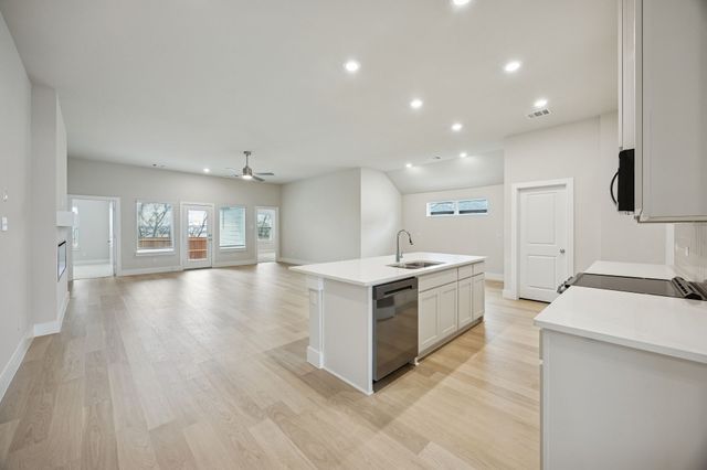 812 Tesslynn Avenue, Godley, TX 76044