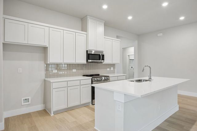 812 Tesslynn Avenue, Godley, TX 76044