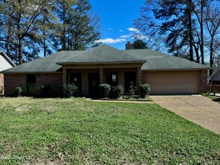 124 Lake Dockery Drive, Byram, MS 39272