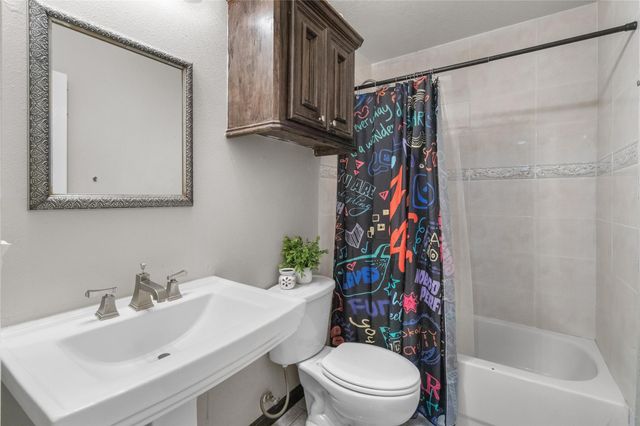 1011 Iowa Street, South Houston, TX 77587