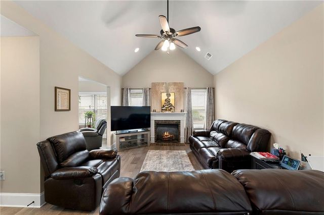 6 William Drive NE 47, White, GA 30184