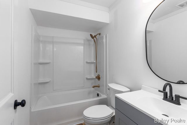 101 W Gardner Street, Sparta, MI 49345