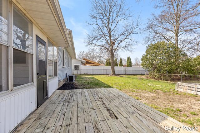 101 W Gardner Street, Sparta, MI 49345