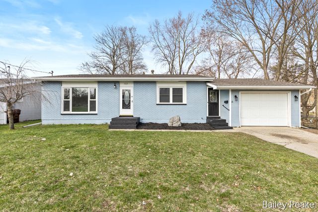 101 W Gardner Street, Sparta, MI 49345