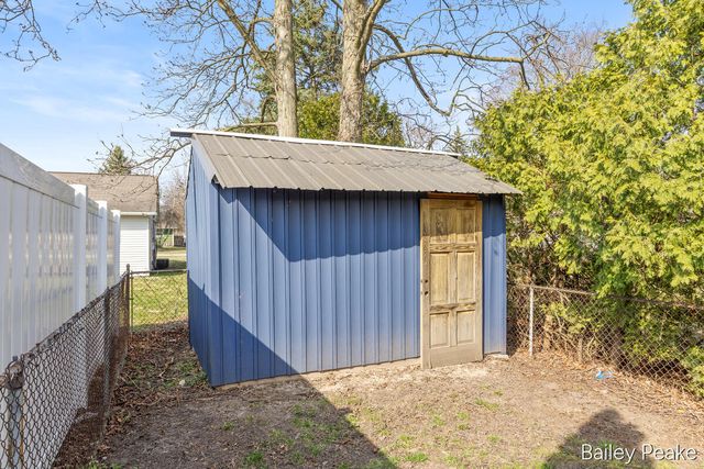 101 W Gardner Street, Sparta, MI 49345