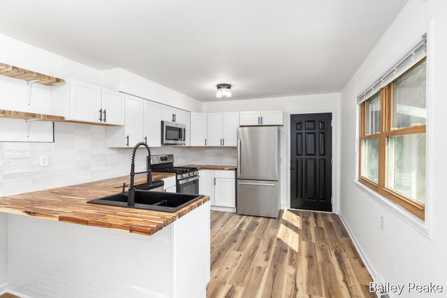 101 W Gardner Street, Sparta, MI 49345