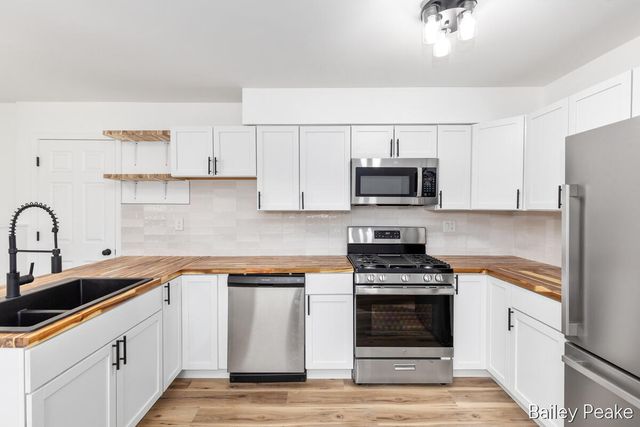 101 W Gardner Street, Sparta, MI 49345