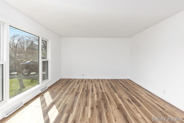 101 W Gardner Street, Sparta, MI 49345