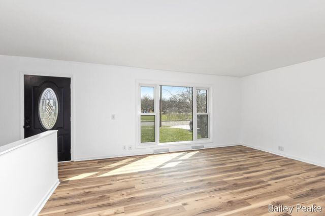 101 W Gardner Street, Sparta, MI 49345