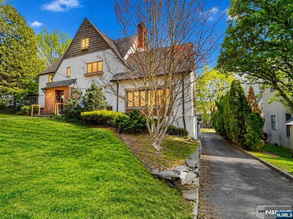 112 Oxford Place, Glen Rock, NJ 07452