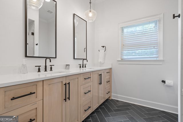 262 N Rock Island Drive, Eatonton, GA 31024