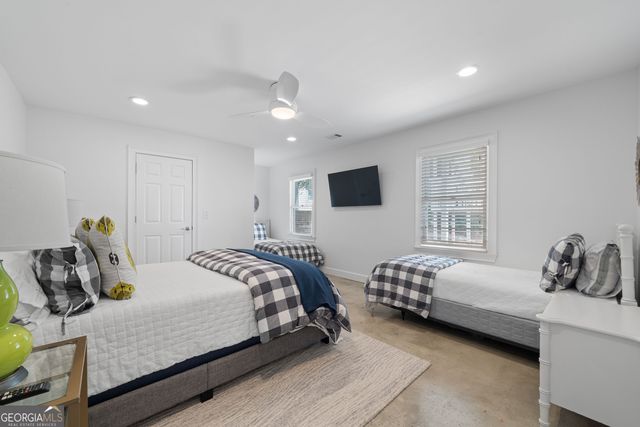 262 N Rock Island Drive, Eatonton, GA 31024