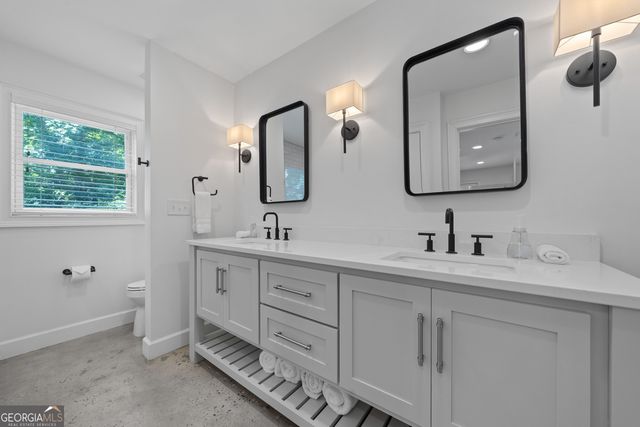 262 N Rock Island Drive, Eatonton, GA 31024