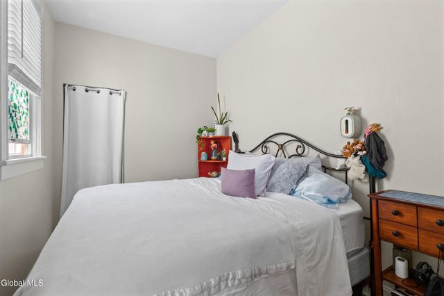 1047 Gillespie Street, Schenectady, NY 12308
