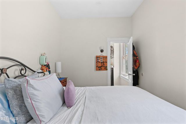 1047 Gillespie Street, Schenectady, NY 12308