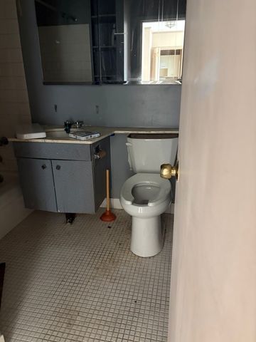 1255 N Sandburg Terrace 2304E, Chicago, IL 60610
