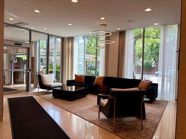 1255 N Sandburg Terrace 2304E, Chicago, IL 60610