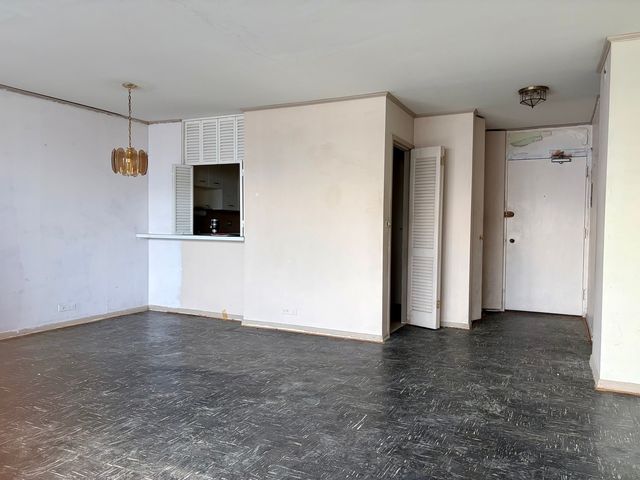 1255 N Sandburg Terrace 2304E, Chicago, IL 60610
