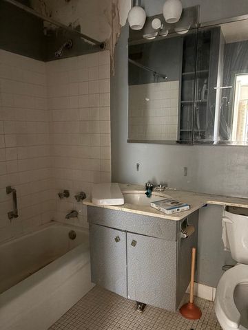 1255 N Sandburg Terrace 2304E, Chicago, IL 60610