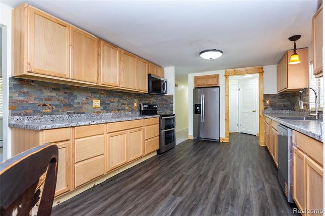 2750 Frankson Avenue, Rochester Hills, MI 48307