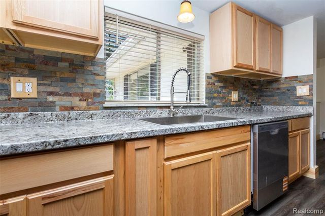 2750 Frankson Avenue, Rochester Hills, MI 48307