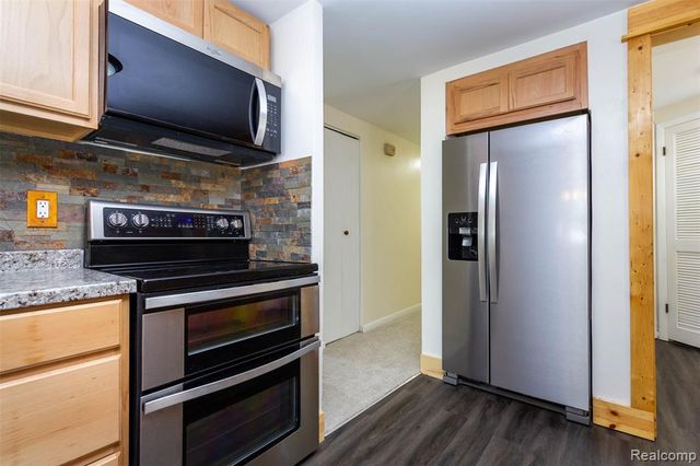 2750 Frankson Avenue, Rochester Hills, MI 48307