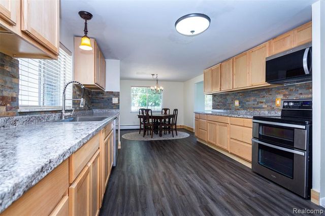 2750 Frankson Avenue, Rochester Hills, MI 48307