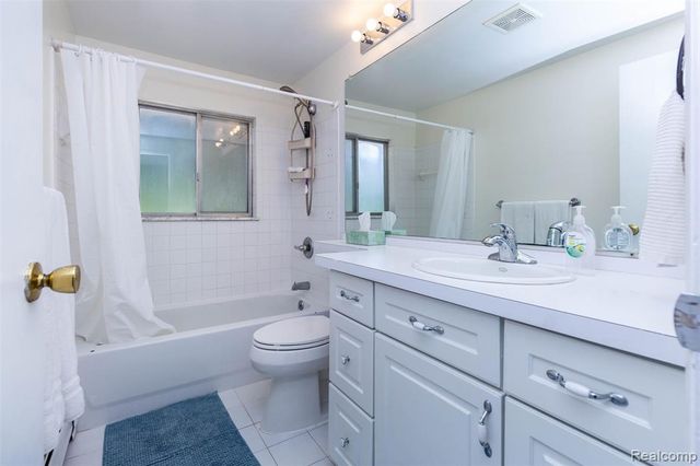 2750 Frankson Avenue, Rochester Hills, MI 48307