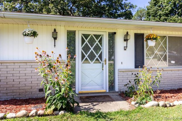 2750 Frankson Avenue, Rochester Hills, MI 48307