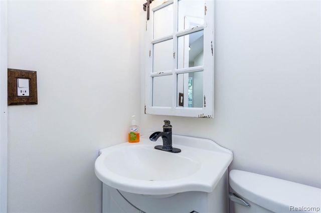 2750 Frankson Avenue, Rochester Hills, MI 48307