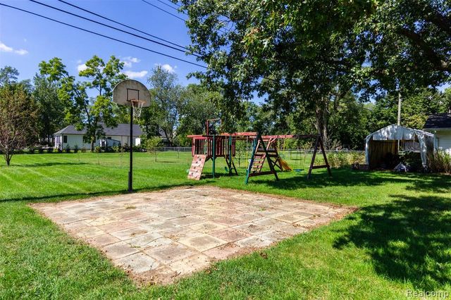 2750 Frankson Avenue, Rochester Hills, MI 48307