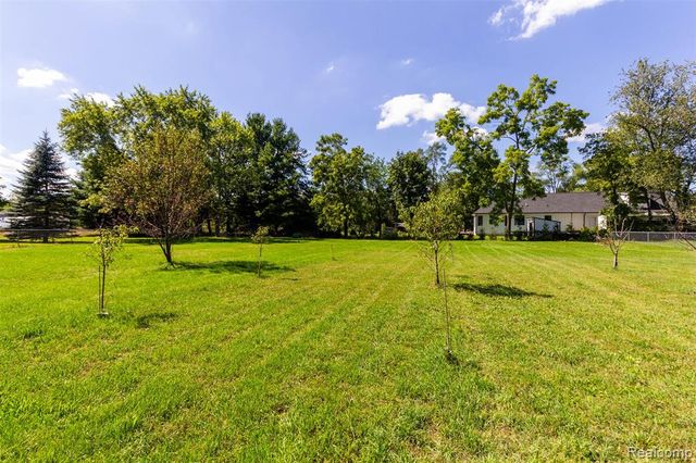2750 Frankson Avenue, Rochester Hills, MI 48307