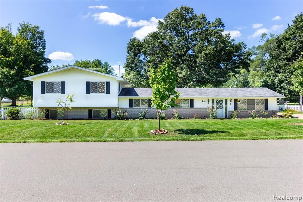 2750 Frankson Avenue, Rochester Hills, MI 48307