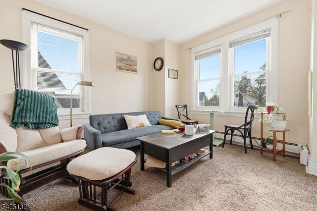 44 Oberlin St, Maplewood Twp., NJ 07040