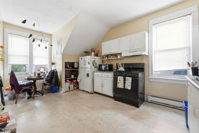 44 Oberlin St, Maplewood Twp., NJ 07040