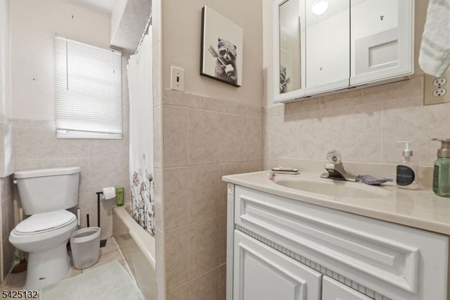 44 Oberlin St, Maplewood Twp., NJ 07040