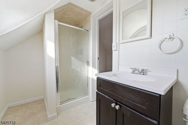 44 Oberlin St, Maplewood Twp., NJ 07040