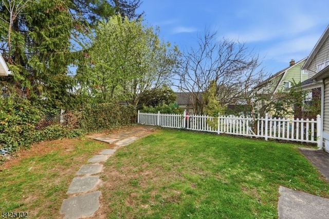 44 Oberlin St, Maplewood Twp., NJ 07040
