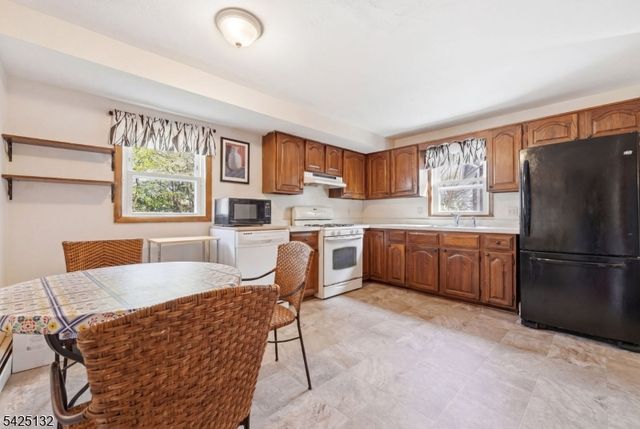 44 Oberlin St, Maplewood Twp., NJ 07040