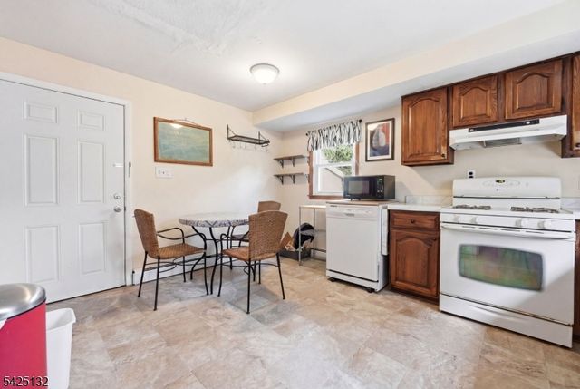 44 Oberlin St, Maplewood Twp., NJ 07040