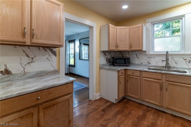 423 Bradley Lane, Youngstown, OH 44504