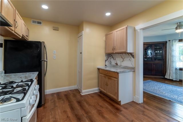 423 Bradley Lane, Youngstown, OH 44504