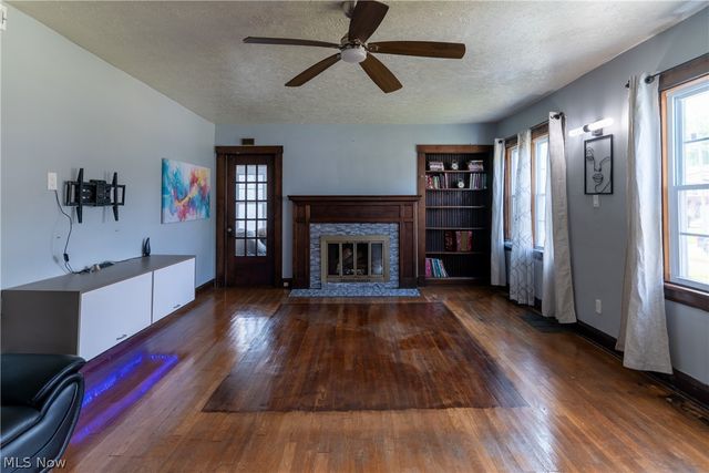 423 Bradley Lane, Youngstown, OH 44504